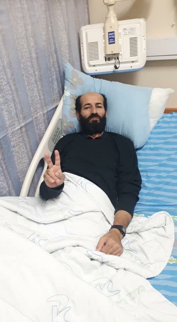 الأسير ماهر الأخرس ينتصر على السّجان بعد 103 يومًا من الإضراب عن الطعام