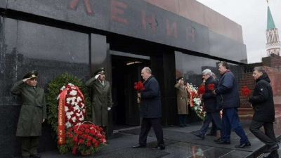 شيوعيو روسيا يطالبون بعدم تغطية ضريح لينين خلال العرض العسكري