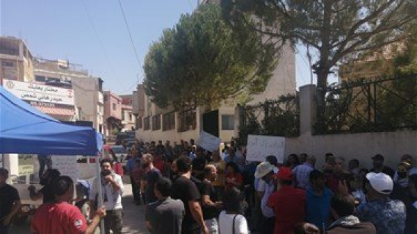 محتجون نصبوا الخيم قرب مبنى محافظة بعلبك